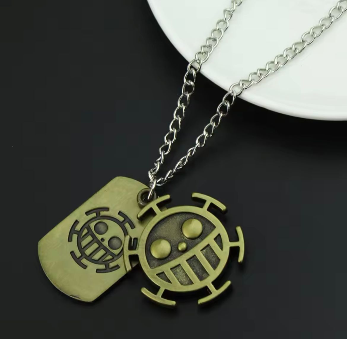 Pack Colgante de paja + Pulsera de calavera